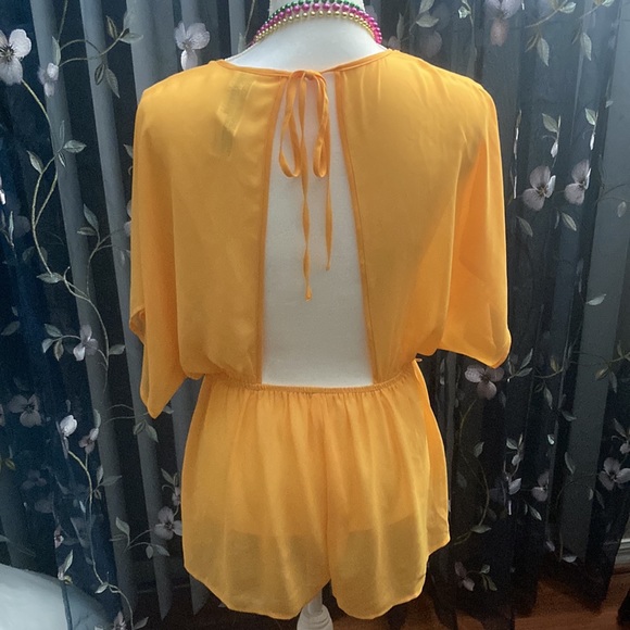 Sexy and flirty swimsuit coverup - Picture 4 of 5